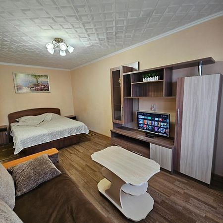Lux Apartment On Potanina 19 Öskemen Buitenkant foto