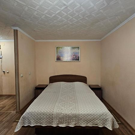 Lux Apartment On Potanina 19 Öskemen Buitenkant foto