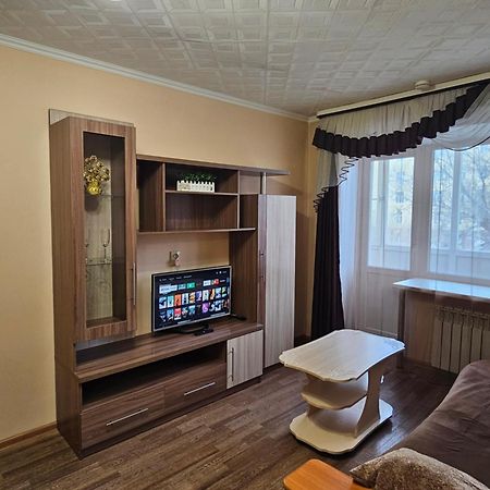 Lux Apartment On Potanina 19 Öskemen Buitenkant foto