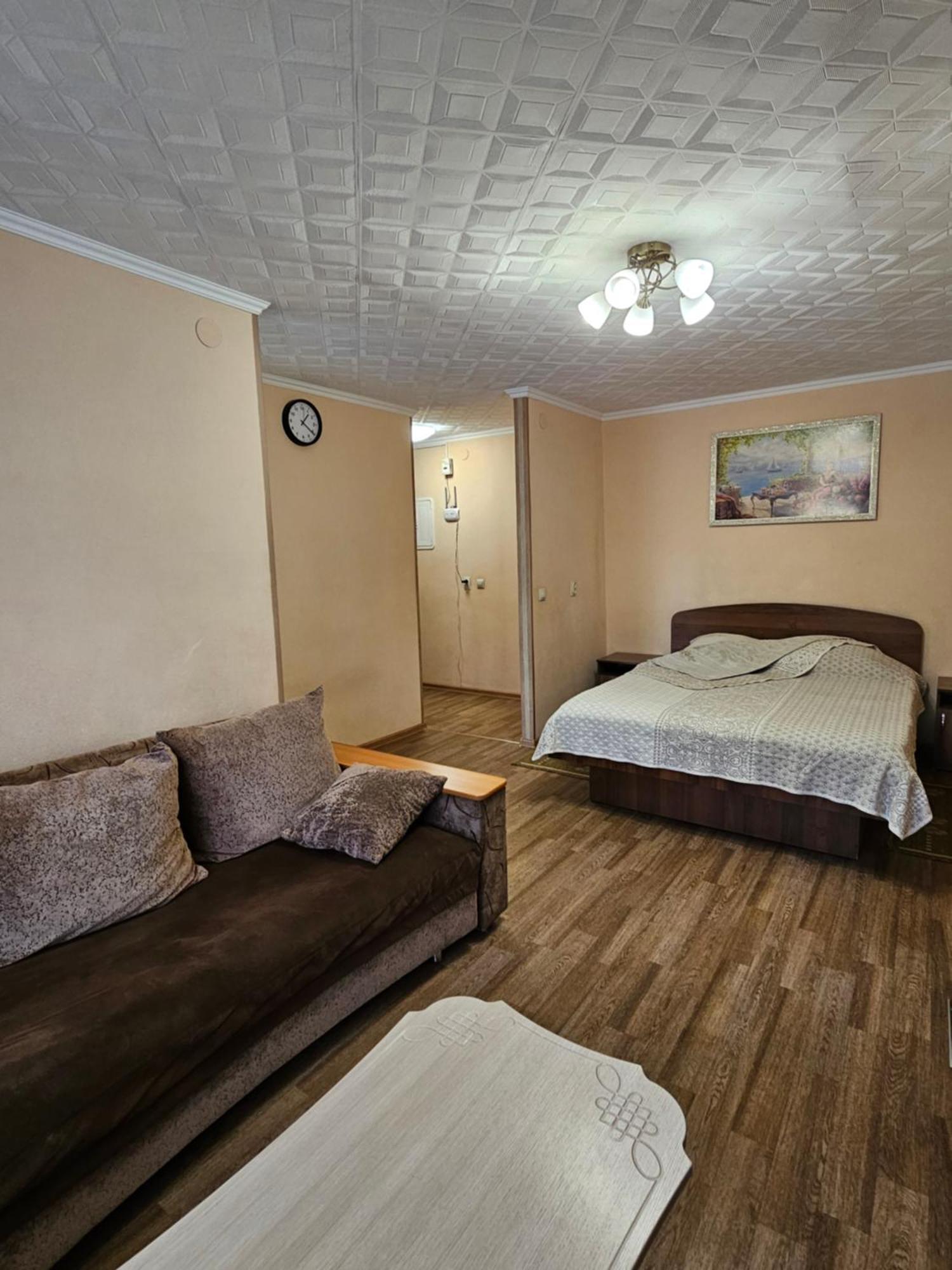 Lux Apartment On Potanina 19 Öskemen Buitenkant foto