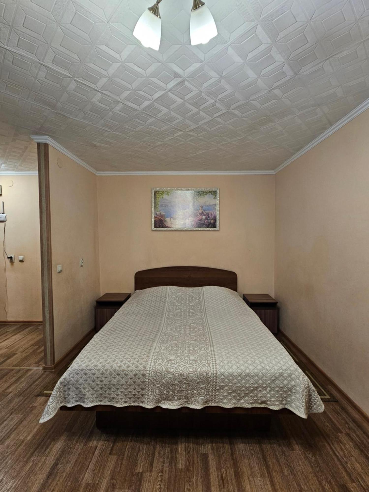 Lux Apartment On Potanina 19 Öskemen Buitenkant foto