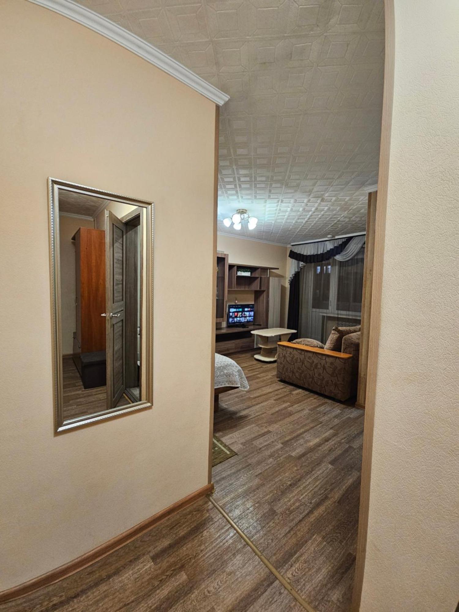 Lux Apartment On Potanina 19 Öskemen Buitenkant foto