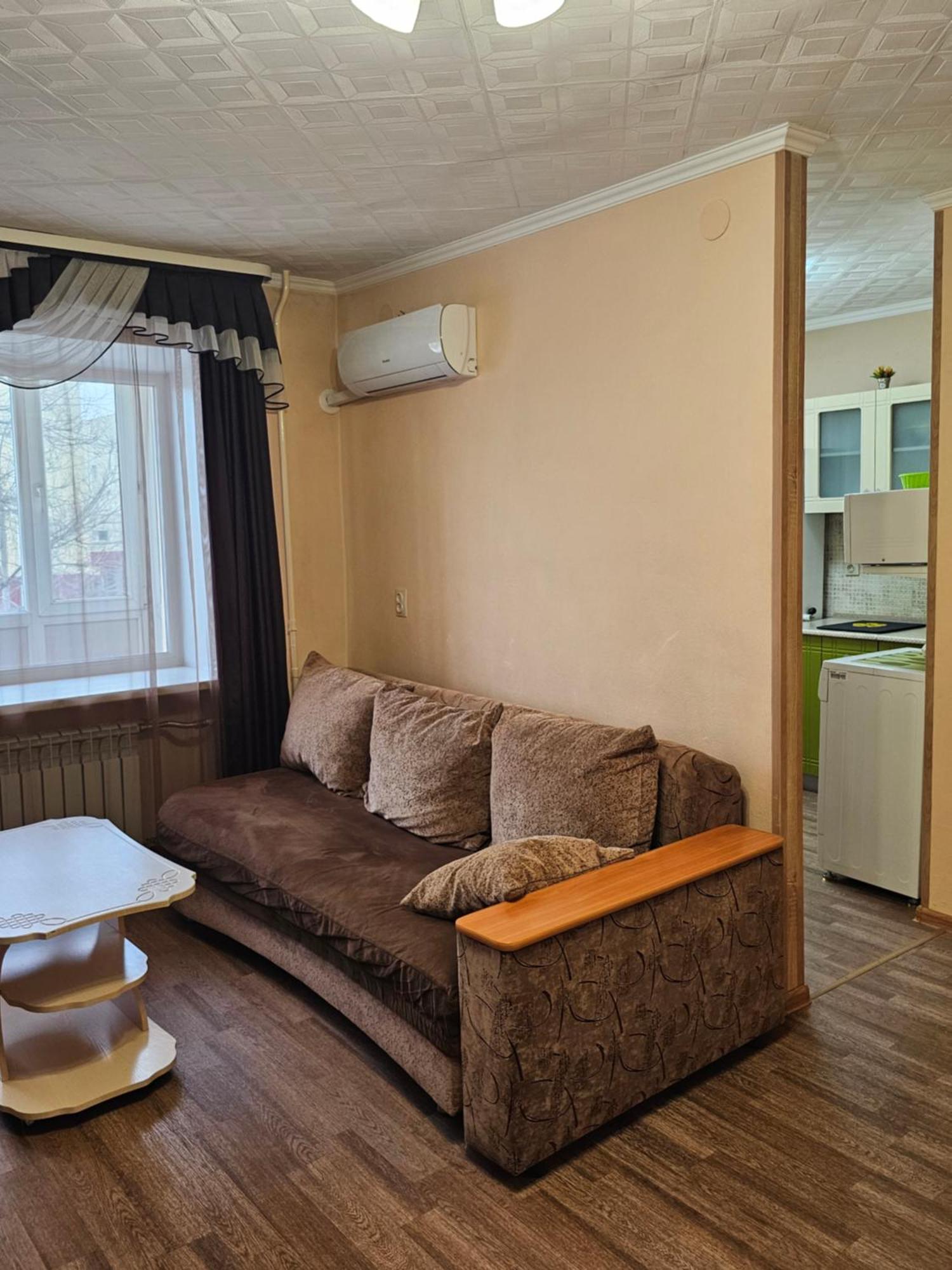 Lux Apartment On Potanina 19 Öskemen Buitenkant foto